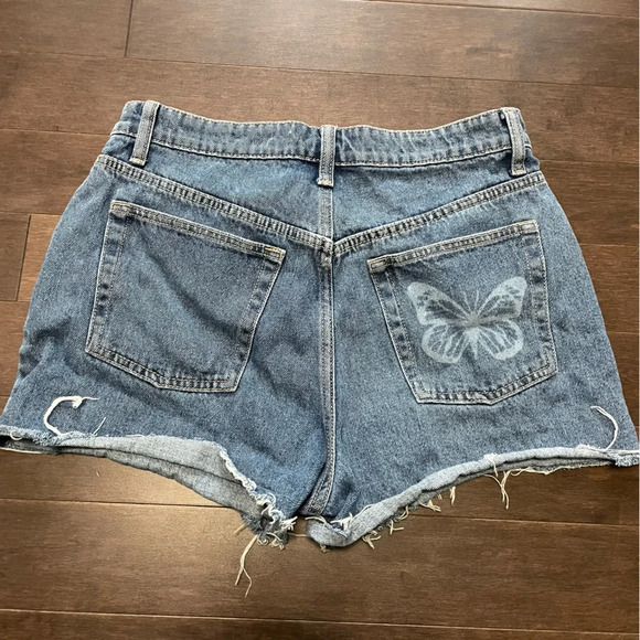 Refuge Denim Chelsea Short Women’s Size 7 with Butterfly Print - Picture 5 of 7